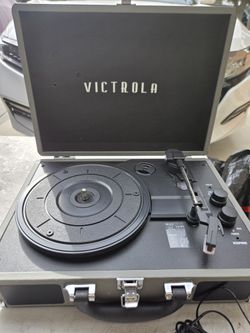 Victrola Journey Suitcase Record Player Turntable good working condition like new 