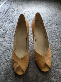 Bandolino cream heels