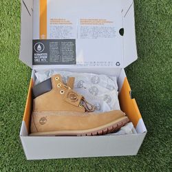 Women's Classic Tiberland Brand New 9½