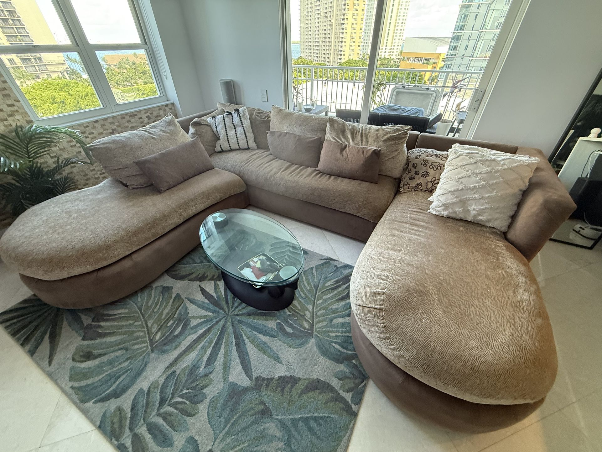FREE Large Couch!! 🛋️