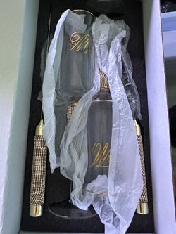 Mr and Mrs champagne flute set