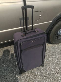 28 inch four wheel spinner suitcase with handle only $25