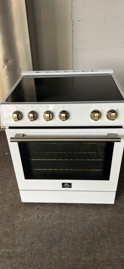 30”in wide FORNO electric range 2 months use perfect working and warranty
