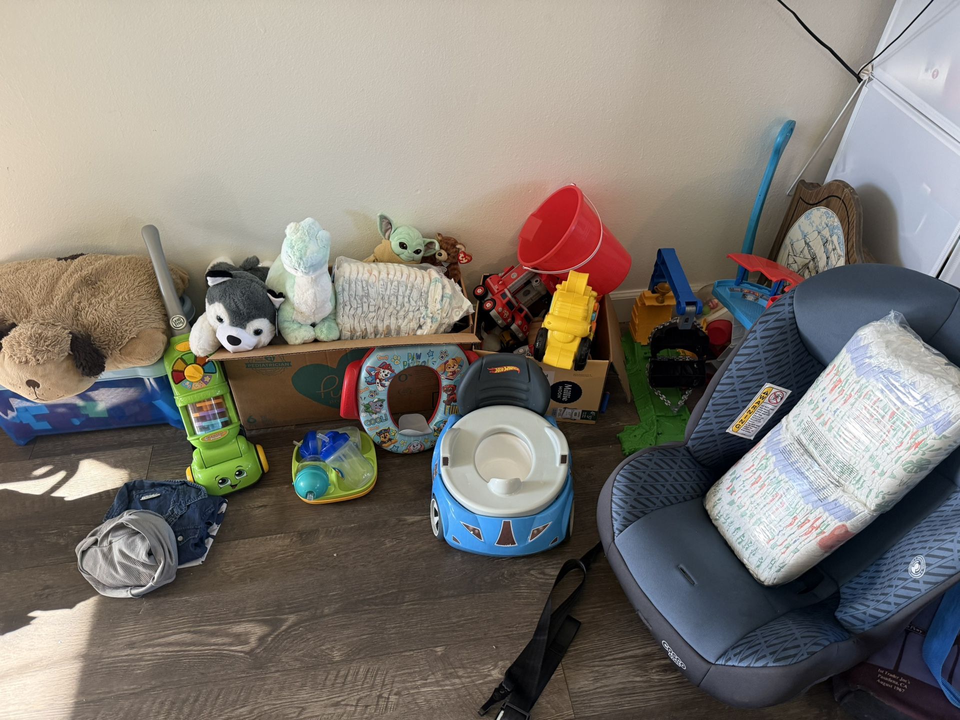 Need Gone Asap EVERYTHING PICTURED FOR TODDLER BOY & car seat