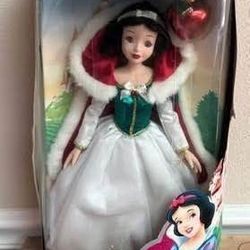 NEW Christmas Disney Snow White Porcelain Collector Keepsake Doll box has damage Just $10