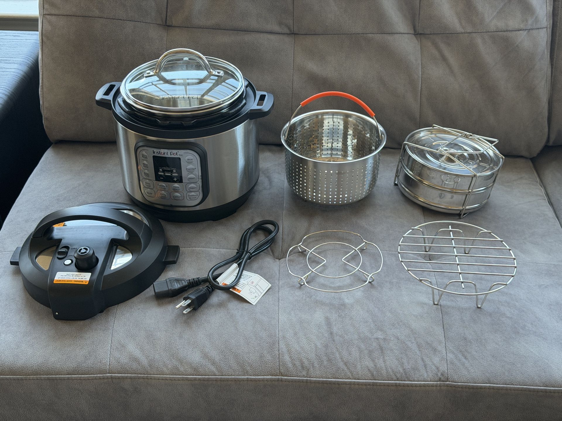 Like New Instapot Mini 3 Qt. With Accessories 