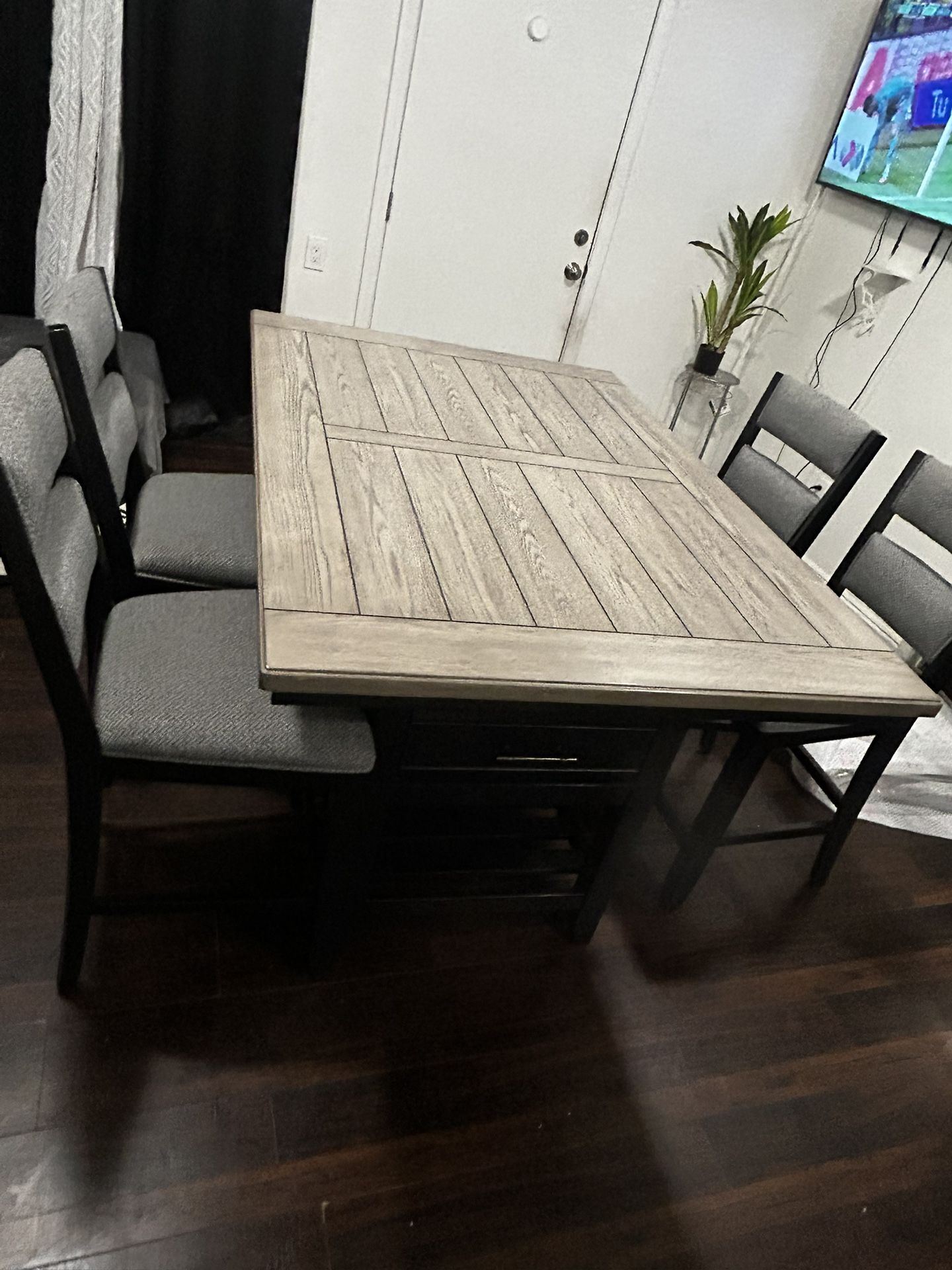 Dinning Room Table