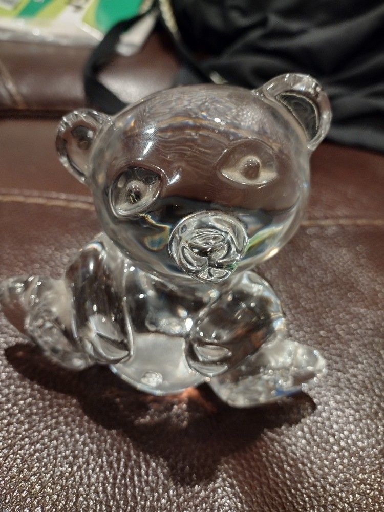 VTG Bleikristall  24% Lead Crystal Teddy Bear Paperweight made in W. Germany

4" tall
4.5" wide
2.5 deep