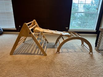 Pickler triangle play set