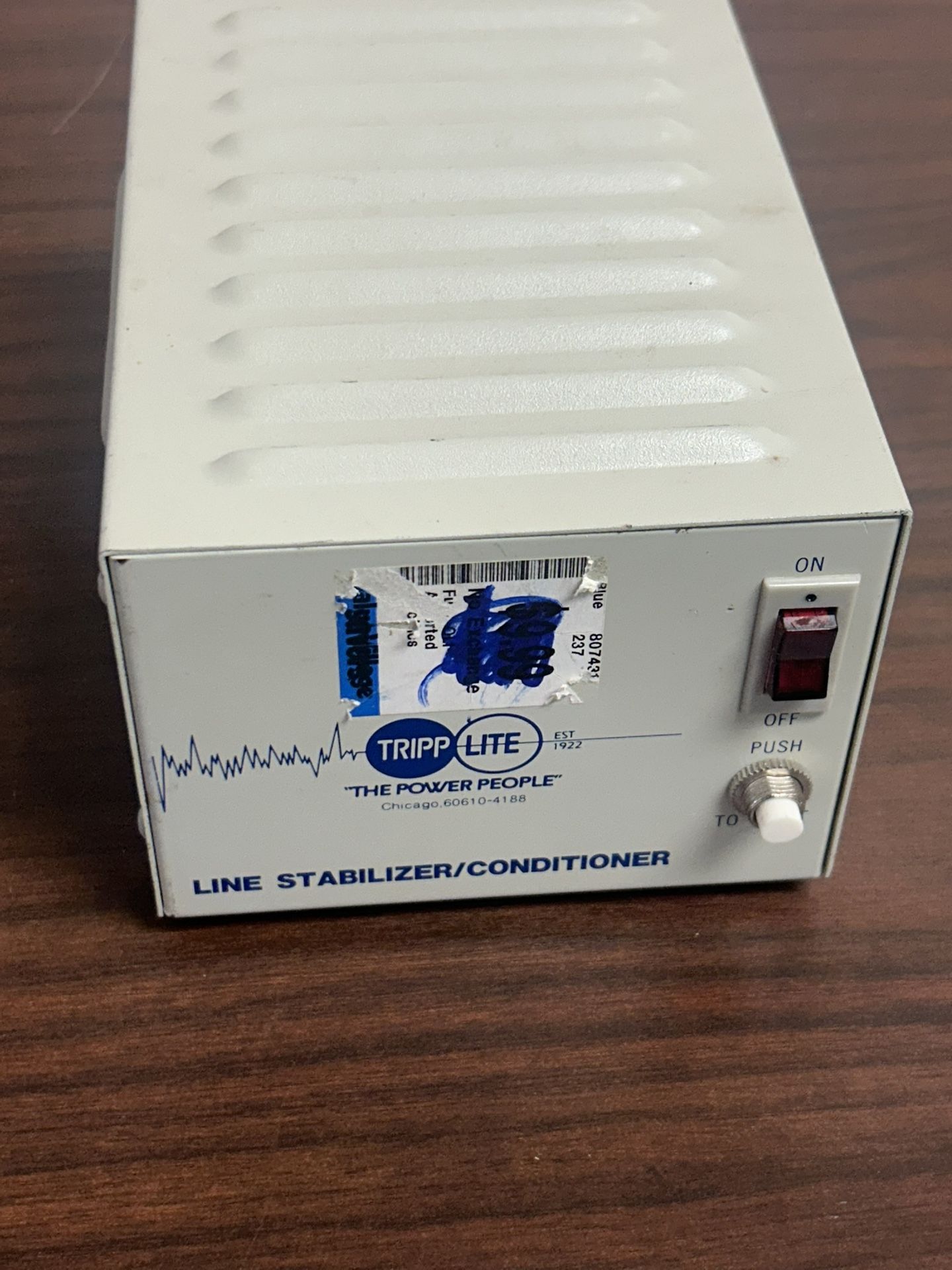 Tripp Lite LS1000L Line Conditioner / Voltage Regulator (1000W / 230V)