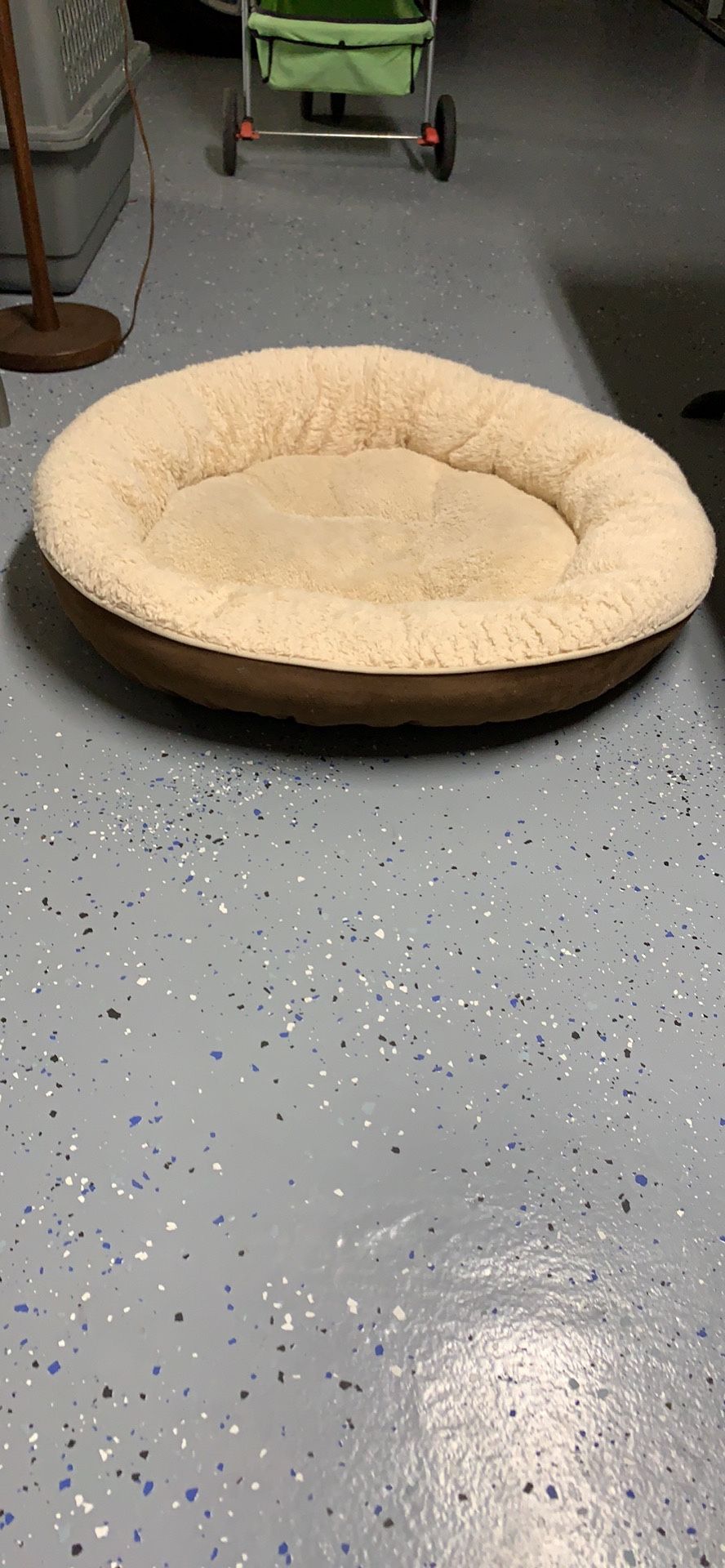 Large pet bed like new