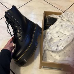 Dr. Martens JADON Black Boots