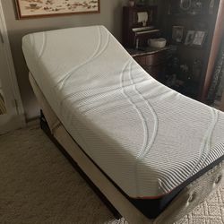 Tempur Pedic XL Twin Adjustable Head And Feet W/Massage Bed