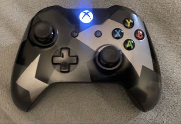 Official Xbox One Controller Grey Camouflage – Super Clean – Tested Working Price: $25 Official Microsoft Xbox One controller in a stylish grey camo