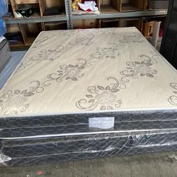 Mattres And Boxspring Deluxe Brand Queen 