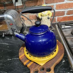 Beautiful Williams Sonoma Classic Chantal Blue Whistling Tea Kettle