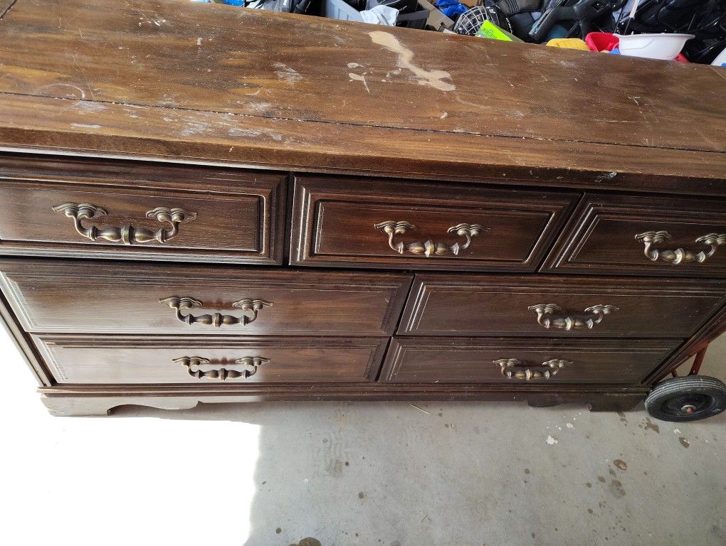 Long Dresser