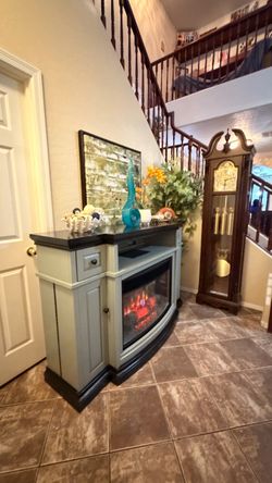Beautiful fireplace /tv stand in excellent condition 64” inches long