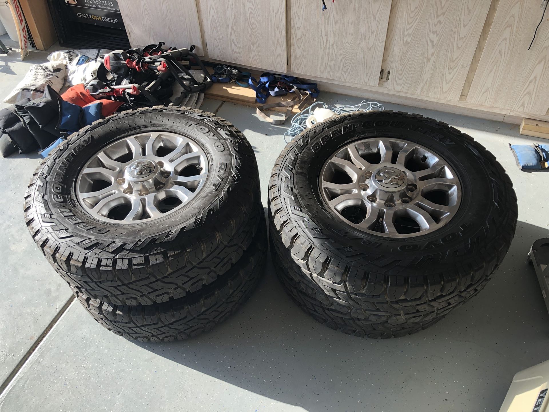 Dodge RAM 2500 wheels and tires x4
