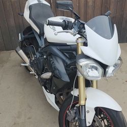 2016 Triumph Street triple