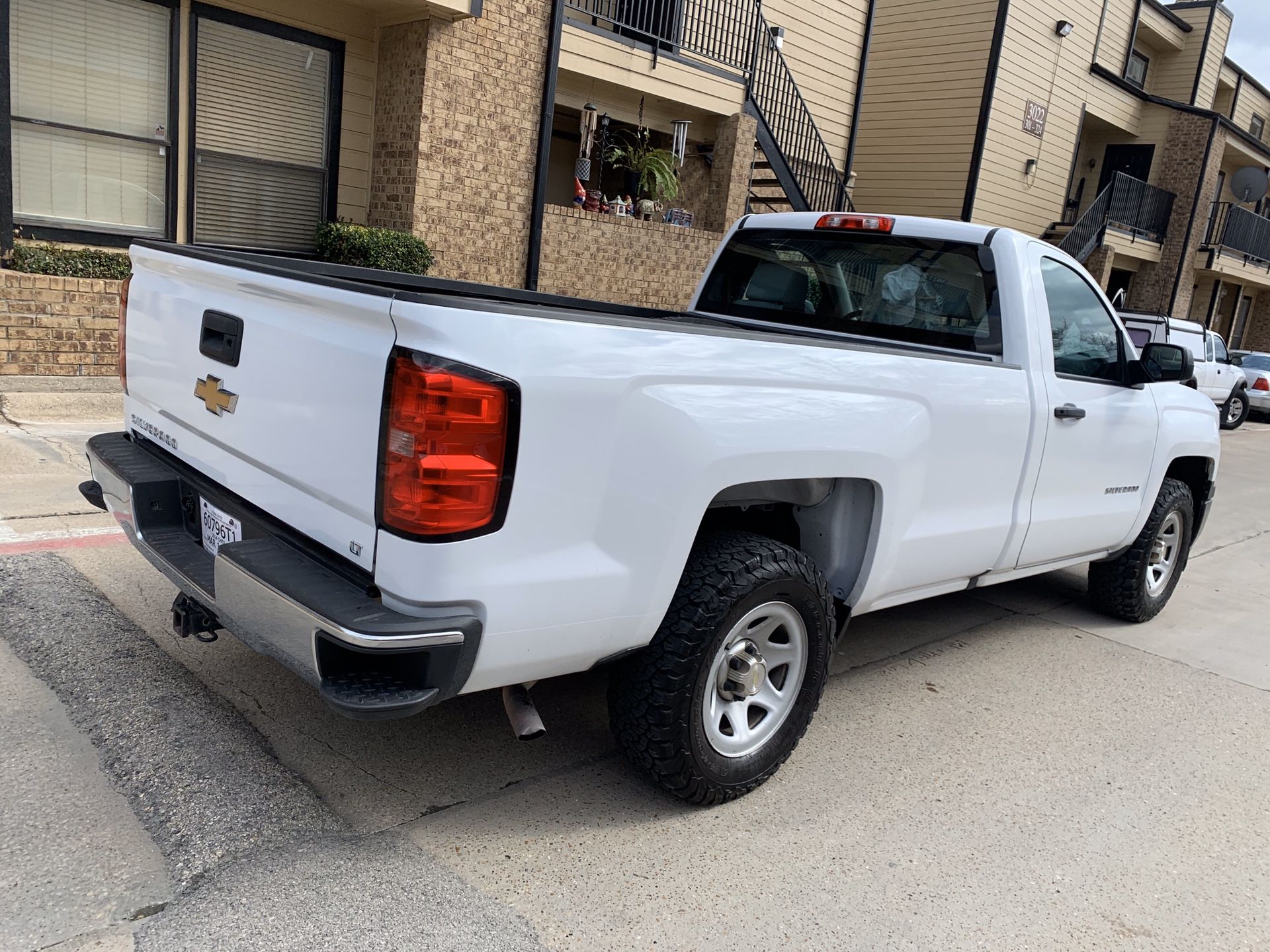 2014 Chevy Silverado, Long bed/Cabina Larga for Sale in Farmers Branch