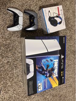 🔥 Like New PS5 Slim Digital Fortnite Bundle + 2 Controllers + Headset 🔥