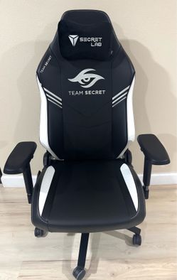 like-new Secretlab titan evo Team Secret gaming/ office chair