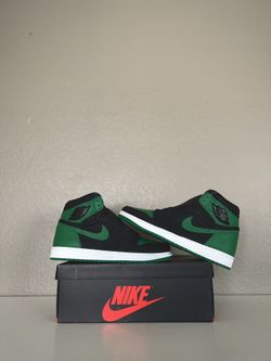 Jordan 1 High Pine Green - Size 9