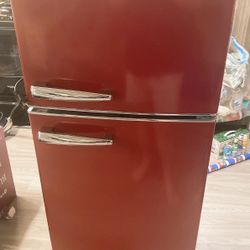 Galanz 7.6 cu ft Retro Hot Rod Red Refrigerator - Like New!