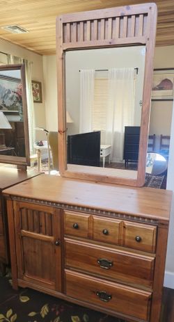 Bassett dresser with mirror