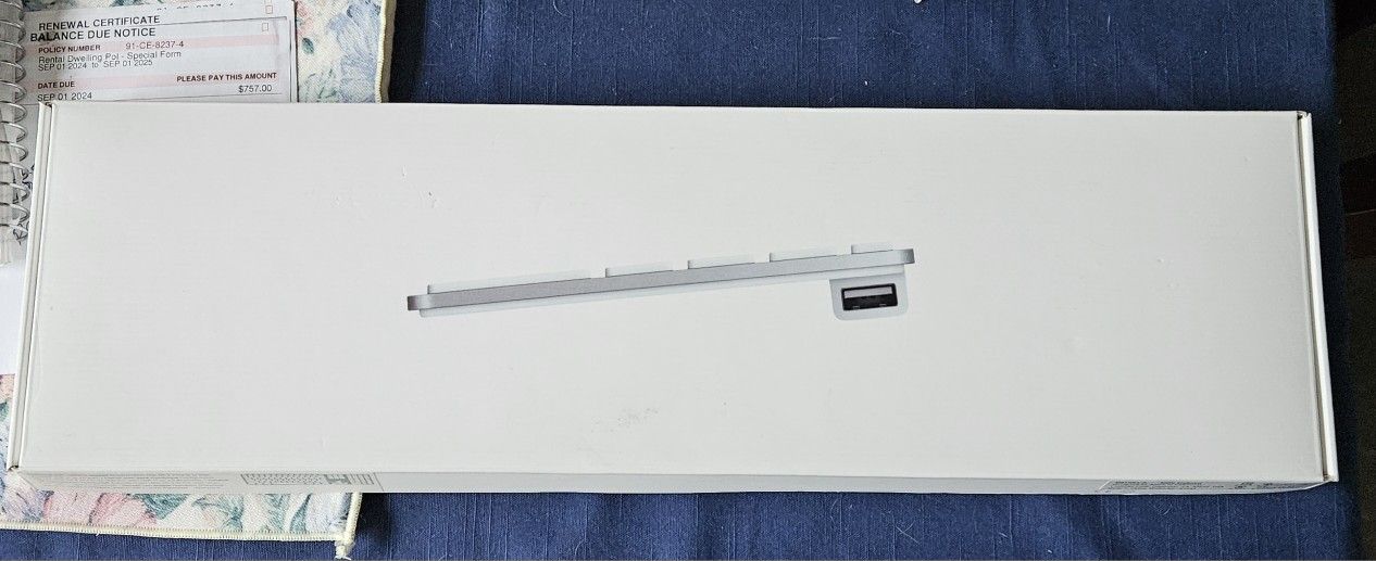 Apple A1243 Wired Mac Standard USB Keyboard w/ Numeric Keypad White