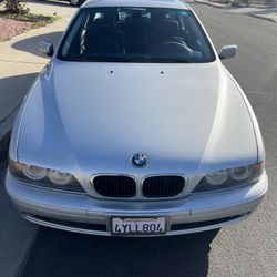Bmw 530i.   