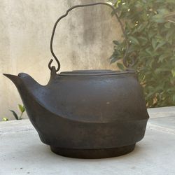 Antique No. 8 Cast Iron Kettle