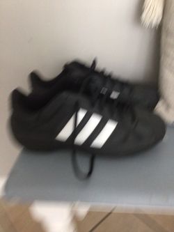 Men’s Adidas tennis shoes Sz 11