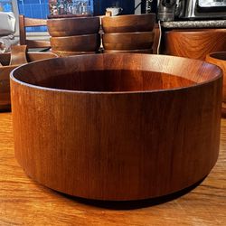 Unmarked bowl - diameter 10” deep 6”