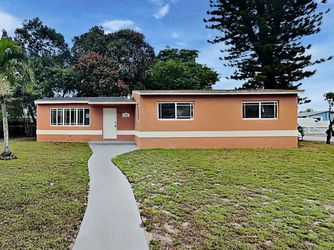 UNIT 735 NW 184th Dr | 3 bd | 1.5 ba | 1275 sqft | 24 hours security in a well serene neighbourhood
