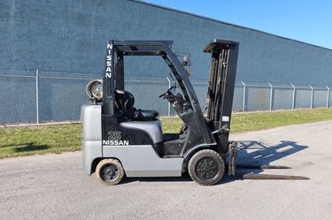 Nissan 25 Forklift 2006 Capacity 5,000 Lbs. 3 Stage Side Shift