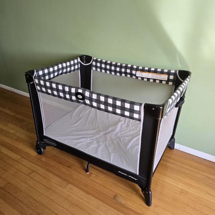 Graco Pack 'n Play with mattresses