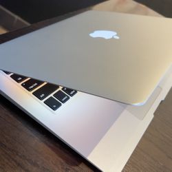 Apple MacBook Air 13” Core I5, 4GB Ram 128GB ssd $200