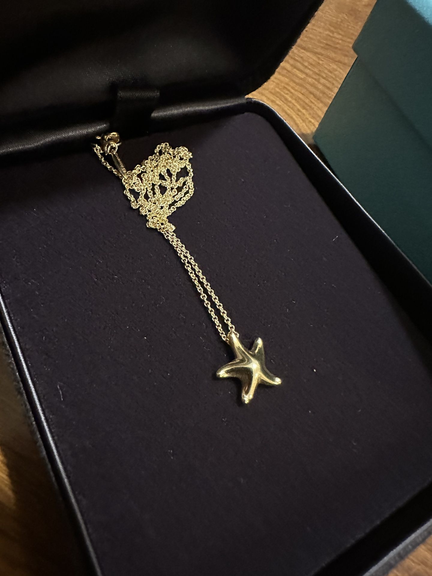 Tiffany & Co: Elsa Peretti® Starfish Gold 18K Pendant