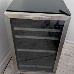 Danby Wine Chiller Works Well Slide Out Drawers 45 Bottle Capacity 