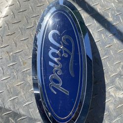 2023-2025 F-250 FRONT EMBLEM 