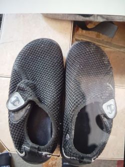 Lady's tennis shoes