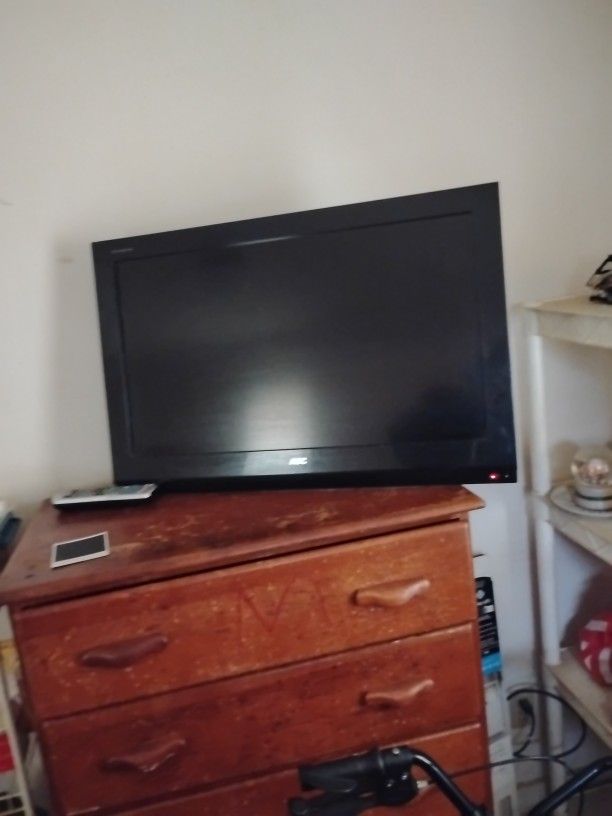 Aoc Flatscreen With Mount
