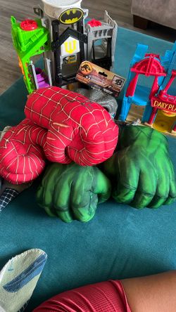 Spider Man And Bulk Gloves 