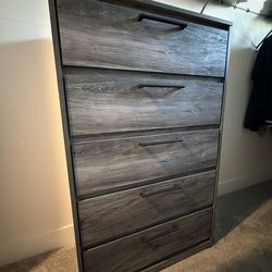 Ashley Baystorm dresser set