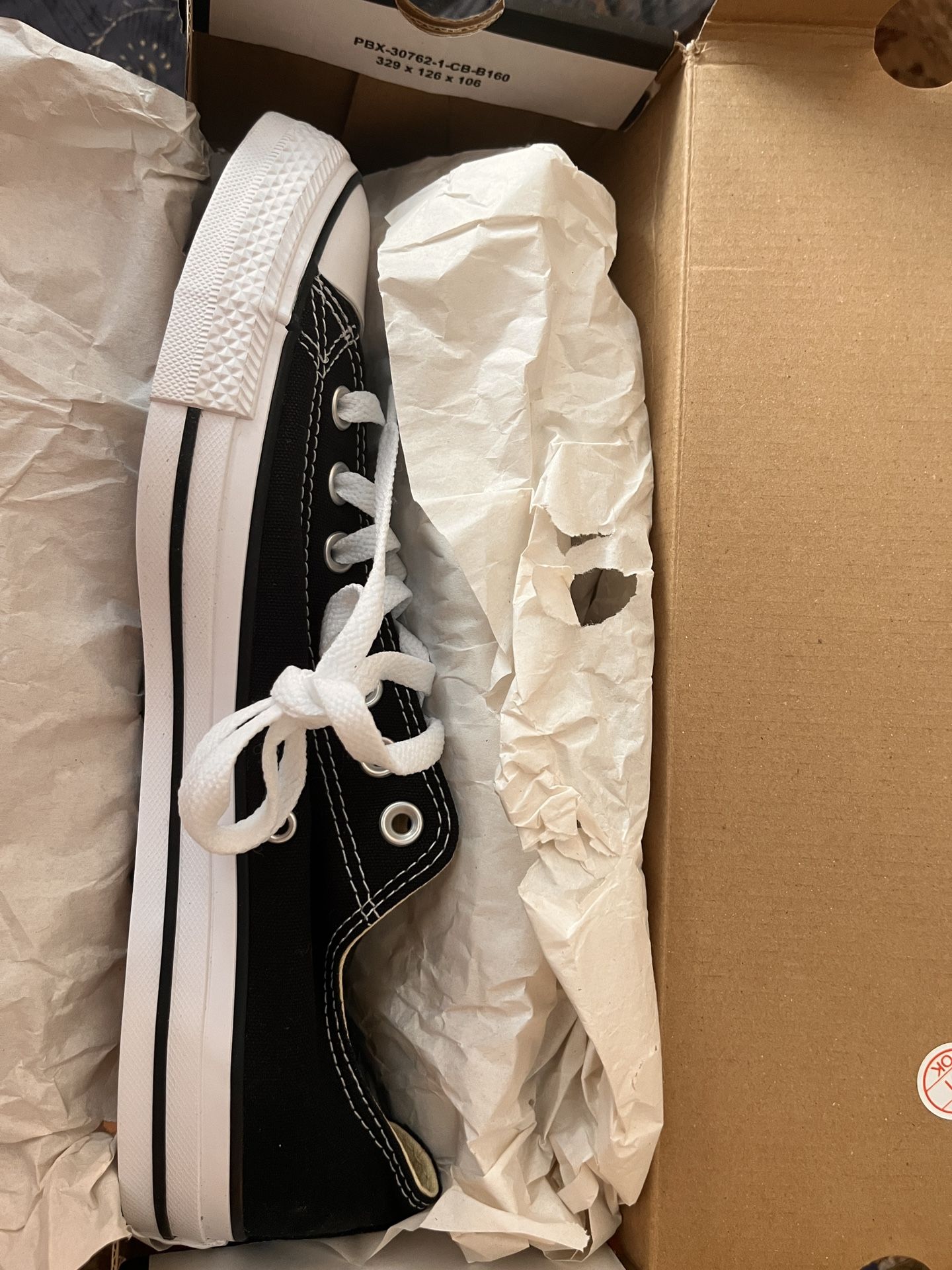 Loo Top Converse Size 10 Men’s