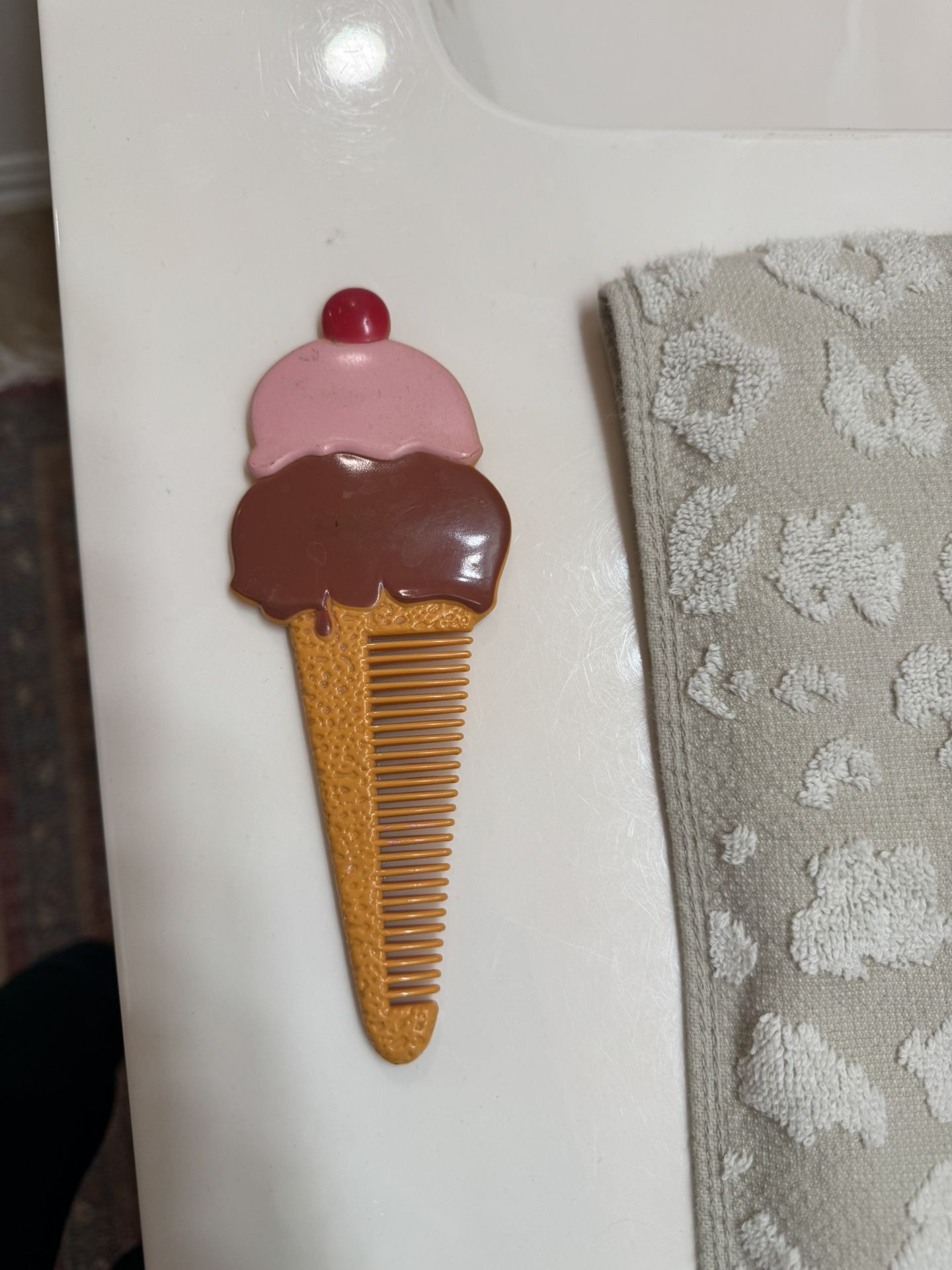 Vintage 1980’s Avon Ice Cream Cone Comb