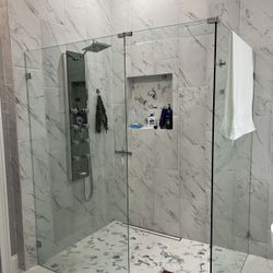 Shower Glass For Sale/ Vidrio Para Baño En Venta