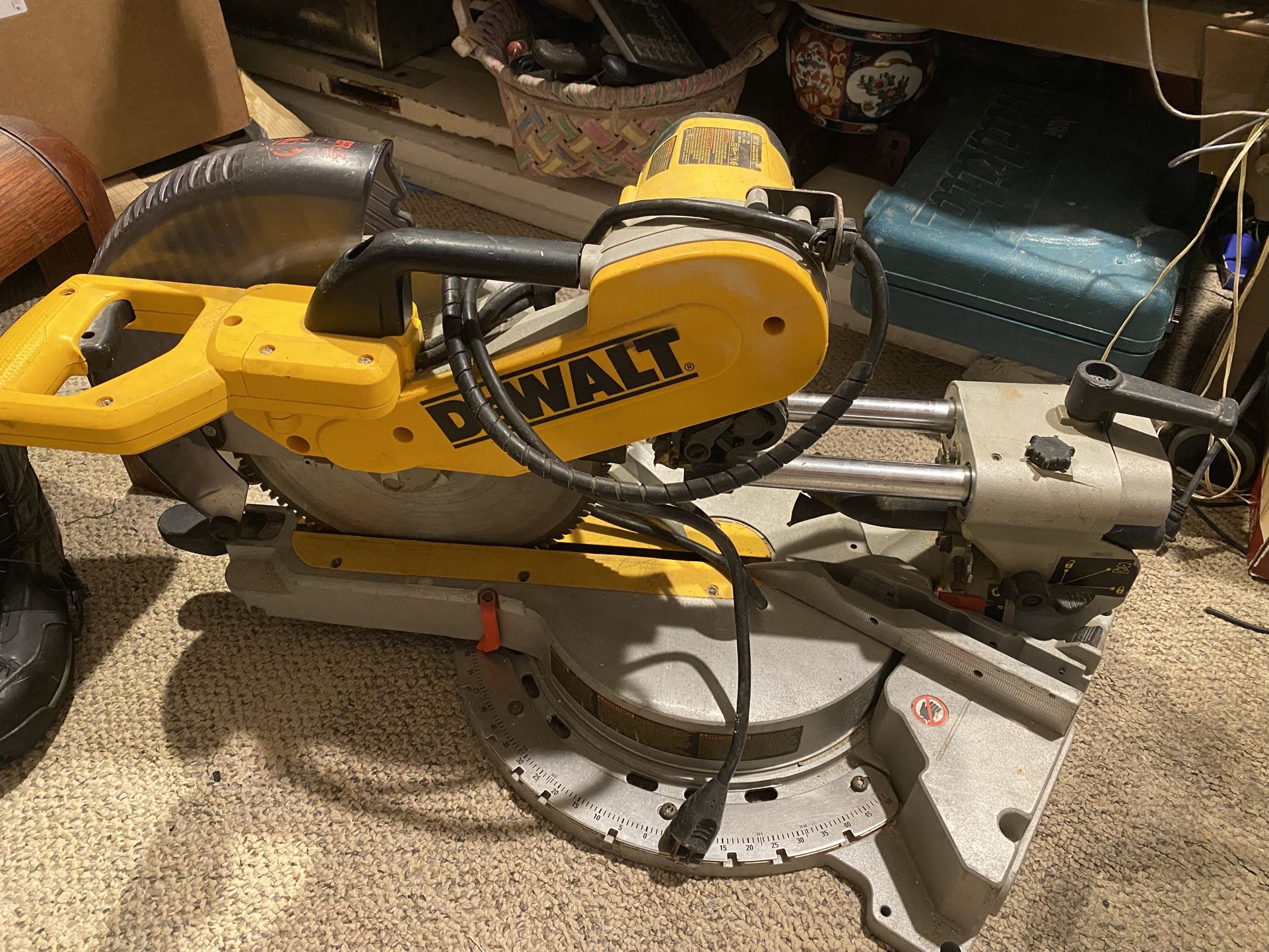 Dewalt Double Bevel Compound Miter Saw DW718